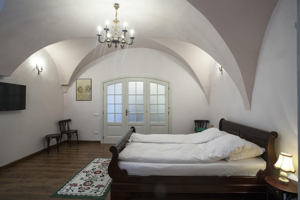 Green Door Apartment Sibiu Oda fotoğraf