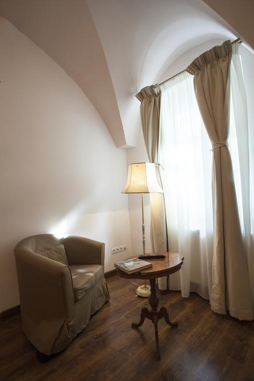 Green Door Apartment Sibiu Oda fotoğraf