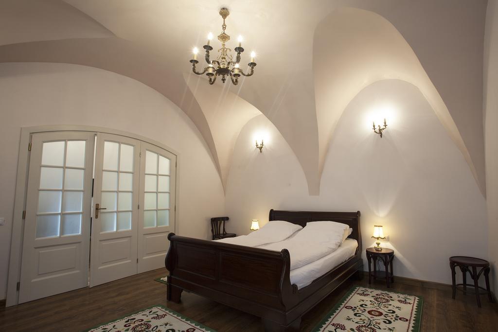 Green Door Apartment Sibiu Oda fotoğraf