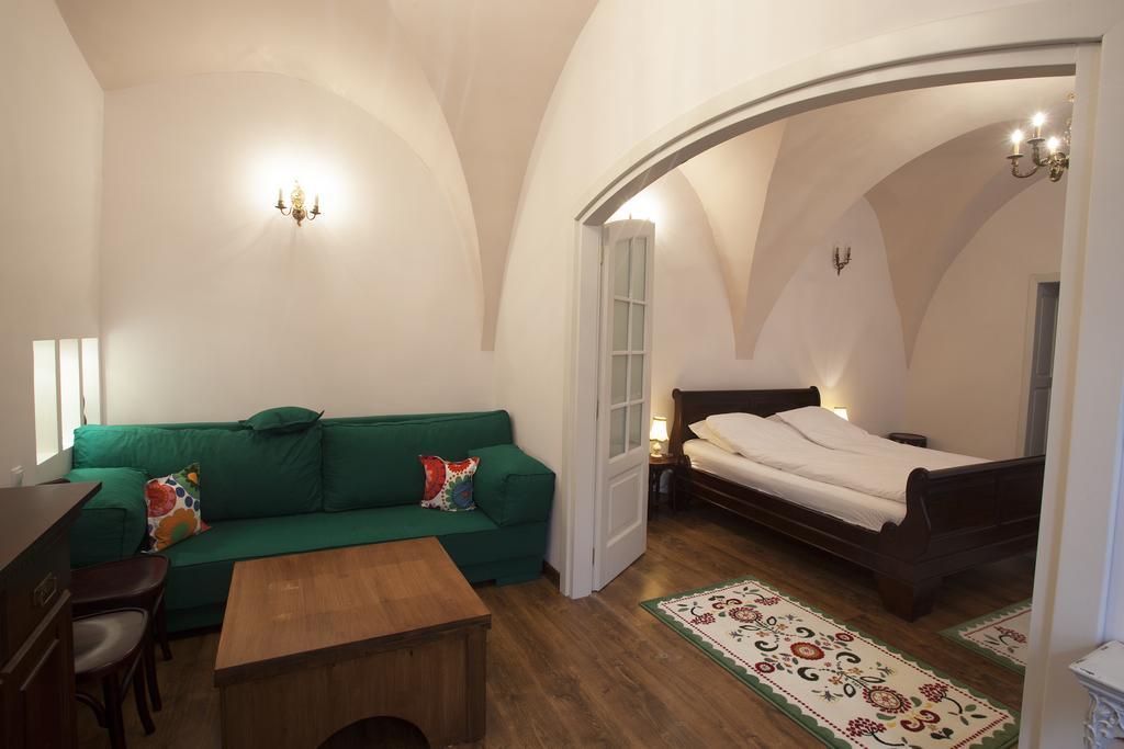 Green Door Apartment Sibiu Oda fotoğraf
