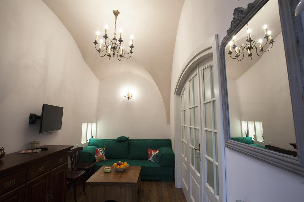 Green Door Apartment Sibiu Oda fotoğraf