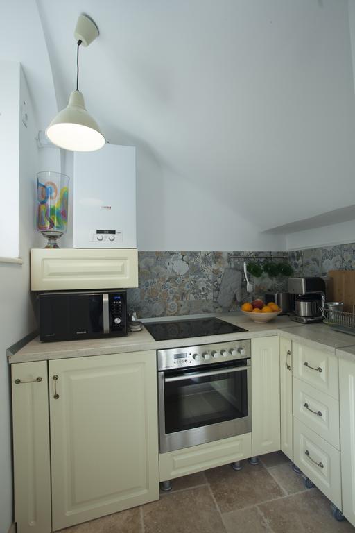 Green Door Apartment Sibiu Oda fotoğraf